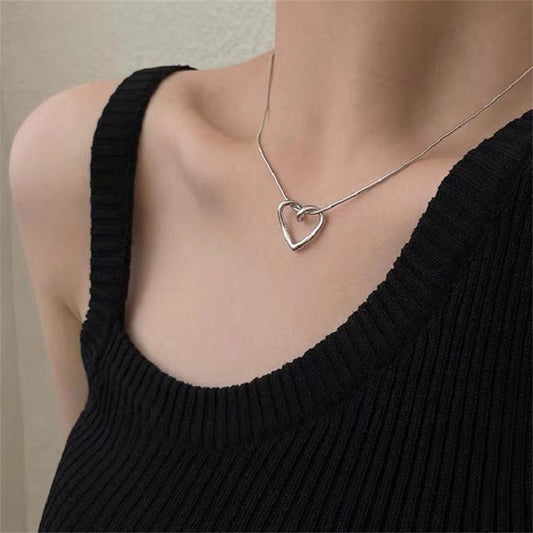 Simple Metal Hollow Double Heart Necklace for Women Creative Connected Heart Silver Color Clavicle Chain Necklace Party Jewelry