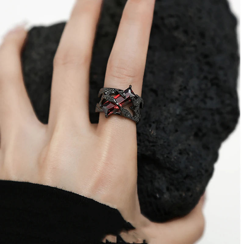 2024 New Punk Black Rings Thorns Vine Twine Red Rhinestones Hollow Unsex Couple Finger Ring Women Men Jewelry Gift